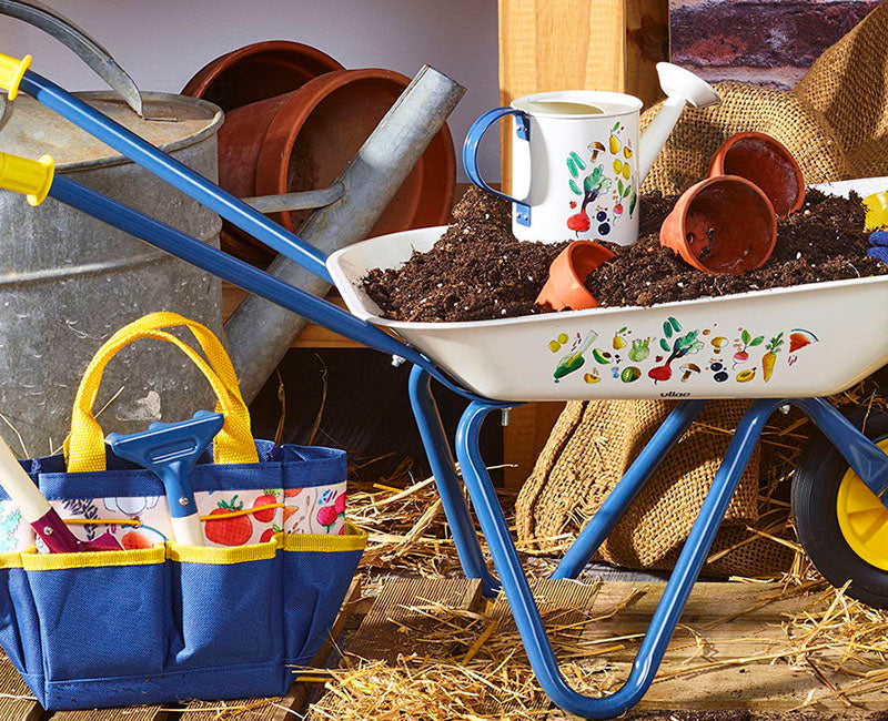 Cistell d'eines i regadora